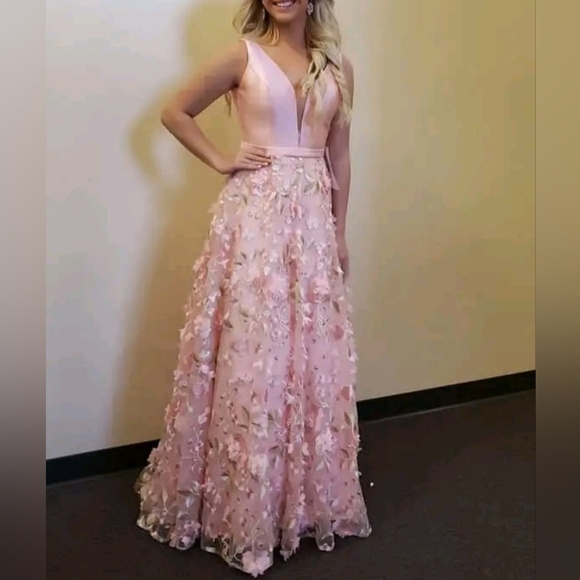 Tiffany Brand Pink Prom/Pageant Formal Gown Women's Size 8 (fits more like a 6) - Picture 2 of 10